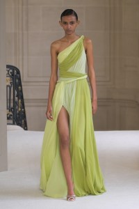Giambattista Valli Spring 2025 Ready-to-Wear Collection at Paris Fashion Week