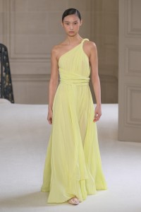 Giambattista Valli Spring 2025 Ready-to-Wear Collection at Paris Fashion Week