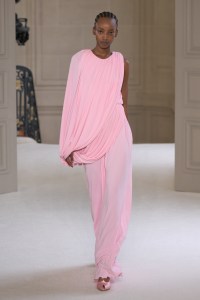 Giambattista Valli Spring 2025 Ready-to-Wear Collection at Paris Fashion Week