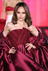 PARIS, FRANCE - SEPTEMBER 23: Cinta Laura Kiehl walks the runway during "Le Défilé L'Oréal Paris – Walk Your Worth" Womenswear Spring-Summer 2025 show as part of Paris Fashion Week on September 23, 2024 in Paris, France. (Photo by Pietro S. D'Aprano/Getty Images for L'Oréal Paris)