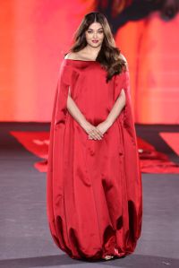 PARIS, FRANCE - SEPTEMBER 23: (EDITORIAL USE ONLY - For Non-Editorial use please seek approval from Fashion House) Aishwarya Rai walks the runway during "Le Défilé L'Oréal Paris – Walk Your Worth" Womenswear Spring-Summer 2025 show as part of Paris Fashion Week on September 23, 2024 in Paris, France. (Photo by Pascal Le Segretain/Getty Images)