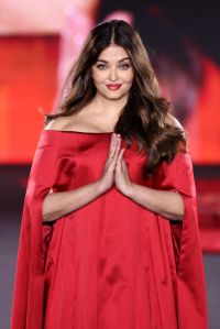 PARIS, FRANCE - SEPTEMBER 23: Aishwarya Rai Bachchan walks the runway during "Le Défilé L'Oréal Paris – Walk Your Worth" Womenswear Spring-Summer 2025 show as part of Paris Fashion Week on September 23, 2024 in Paris, France. (Photo by Pietro S. D'Aprano/Getty Images for L'Oréal Paris)