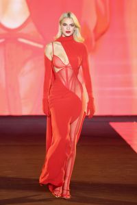 PARIS, FRANCE - SEPTEMBER 23: (EDITORIAL USE ONLY - For Non-Editorial use please seek approval from Fashion House) Kendall Jenner walks the runway during "Le Défilé L'Oréal Paris – Walk Your Worth" Womenswear Spring-Summer 2025 show as part of Paris Fashion Week on September 23, 2024 in Paris, France. (Photo by Pascal Le Segretain/Getty Images)