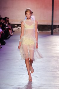 N°21 Spring 2025 Ready-To-Wear Collection at Milan Fashion Week