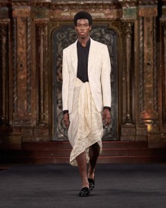 Naeem Khan Spring 2025 Ready-to-Wear Collection at New York Fashion Week