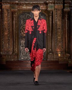 Naeem Khan Spring 2025 Ready-to-Wear Collection at New York Fashion Week