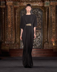 Naeem Khan Spring 2025 Ready-to-Wear Collection at New York Fashion Week