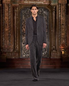 Naeem Khan Spring 2025 Ready-to-Wear Collection at New York Fashion Week