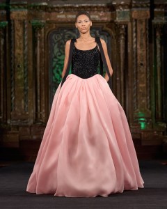 Naeem Khan Spring 2025 Ready-to-Wear Collection at New York Fashion Week