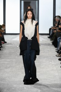 Sacai Spring 2025 Ready-to-Wear Collection at Paris Fashion Week