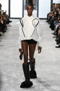 Sacai Spring 2025 Ready-to-Wear Collection at Paris Fashion Week