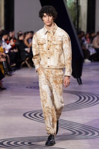 Shiatzy Chen Spring 2025 Ready-to-Wear Collection at Paris Fashion Week