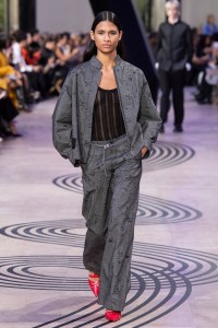 Shiatzy Chen Spring 2025 Ready-to-Wear Collection at Paris Fashion Week