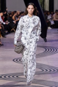 Shiatzy Chen Spring 2025 Ready-to-Wear Collection at Paris Fashion Week