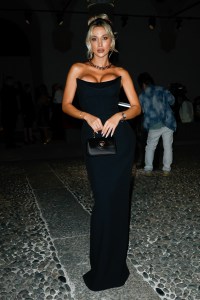 Model Roz at Versace Spring 2025 Ready-to-Wear Show at Milan Fashion Week