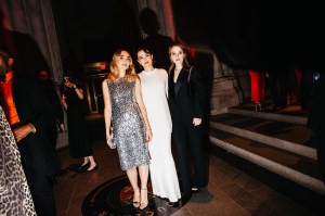 Chloe Fineman, Zoey Deutch, and Kaitlyn Dever