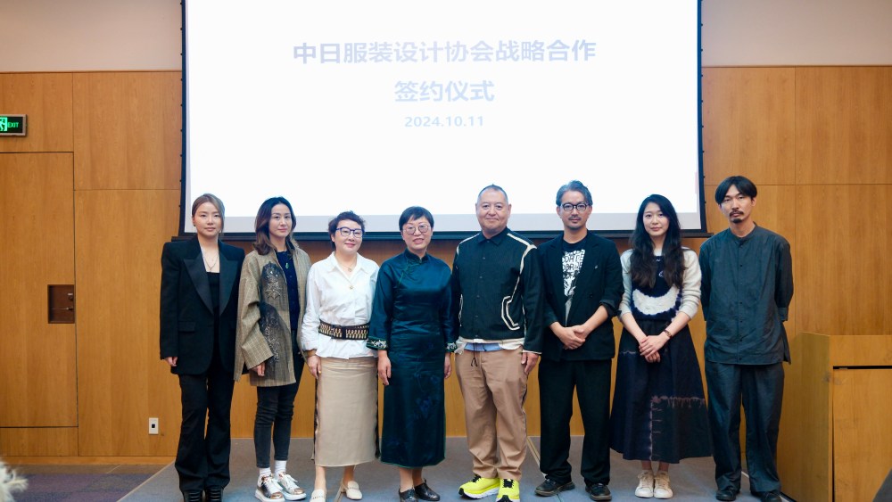 The official signing ceremony at the Consulate-General of Japan in Shanghai
