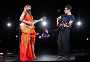 LONDON, ENGLAND - AUGUST 20: (EDITORIAL USE ONLY. NO STANDALONE PUBLICATION USE (NO SPECIAL INTEREST OR SINGLE ARTIST PUBLICATION USE; NO BOOK USE))   Taylor Swift and Jack Antonoff perform onstage during "Taylor Swift | The Eras Tour" at Wembley Stadium on August 20, 2024 in London, England. (Photo by TAS2024/Getty Images)