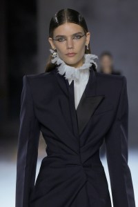 Alexander McQueen Spring 2025 Ready-to-Wear