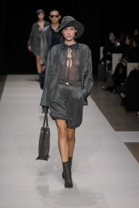 Giorgio Armani Spring 2025 Ready-to-Wear Collection