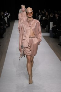 Giorgio Armani Spring 2025 Ready-to-Wear Collection