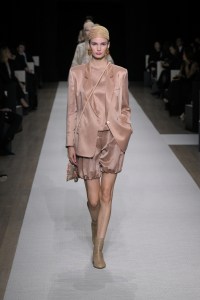 Giorgio Armani Spring 2025 Ready-to-Wear Collection