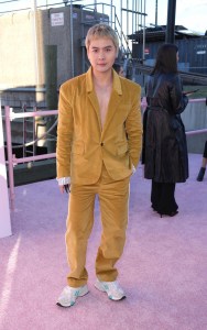 Si Ye at the Victoria's Secret Fashion Show held at the Brooklyn Navy Yard on October 15, 2024 in New York, New York.