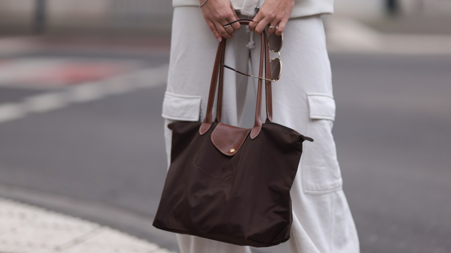 Fashion and beauty influencer Tara Tut carries Longchamp's Le Pliage tote bag.