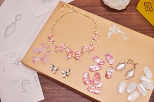 A look at Kendra Scott x Dolly Parton Collection Campaign.