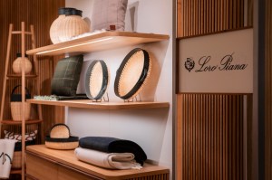 A look at the Loro Piana holiday windows at Harrods.