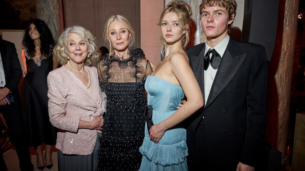 Blythe Danner, Gwyneth Paltrow, Apple Martin, Moses Martin, Valentino, Le Bal Des Debutantes