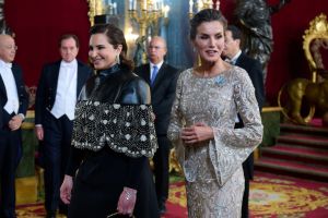 MADRID, SPAIN - MAY 17: Queen Letizia of Spain (R) and Her Excellency Sheikha Jawaher bint Hamad bin Suhaim Al-Thani (L) attend a Gala Dinner at the Royal Palace on May 17, 2022 in Madrid, Spain. (Photo by Carlos Alvarez H./Getty Images)