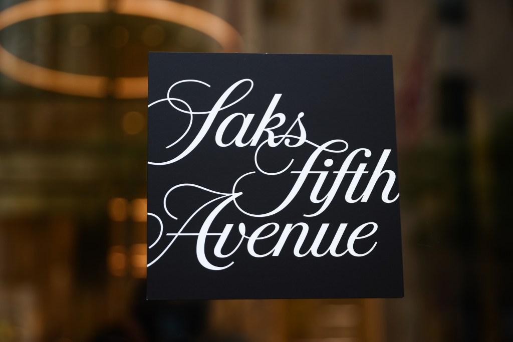 Saks Fifth Avenue sign in Manhattan