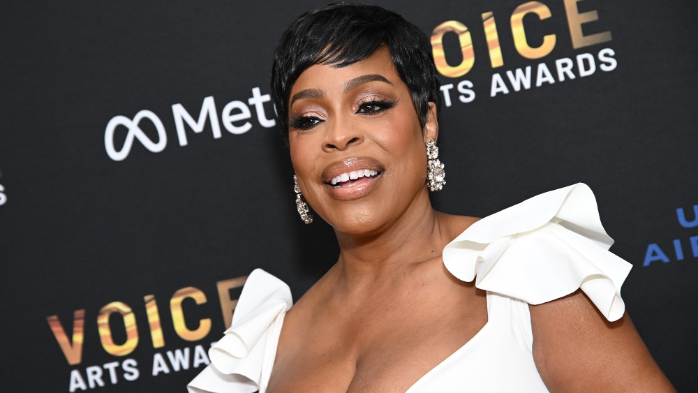 Niecy Nash attends the 2024 Sovas Voice Arts Awards Dec. 8 in Beverly Hills, red carpet, white dress