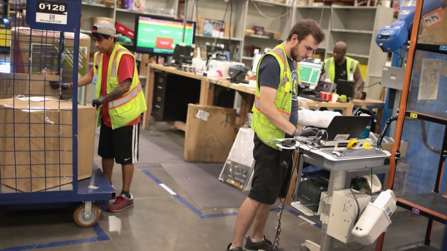 Amazon warehouse in Illinois