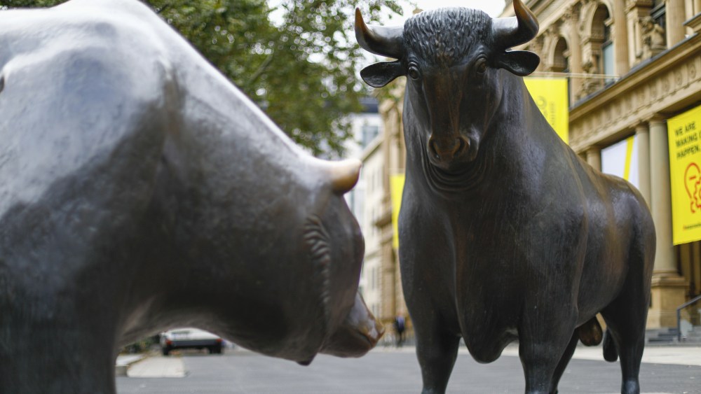 Bull and bear statues.