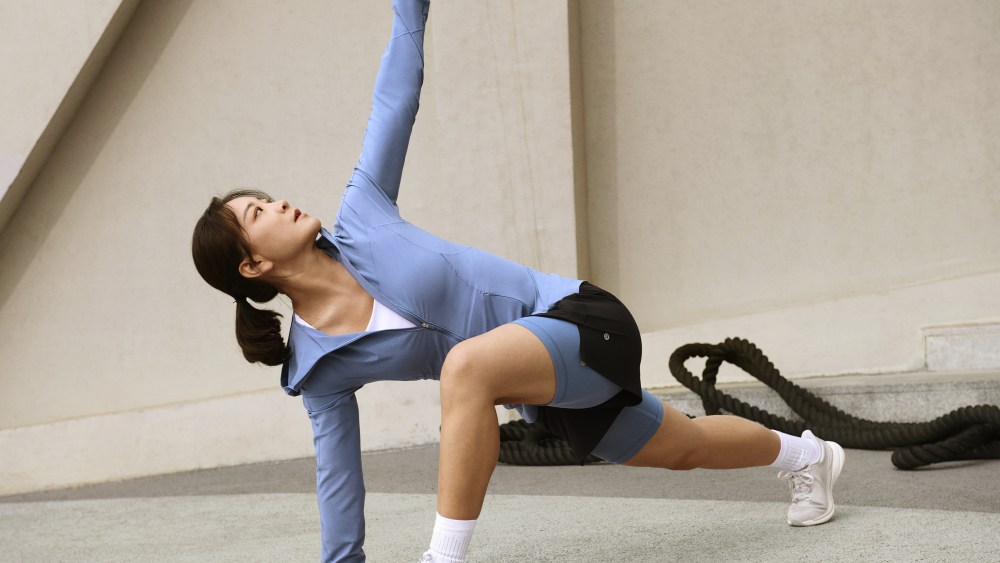 Jia Ling in Lululemon.