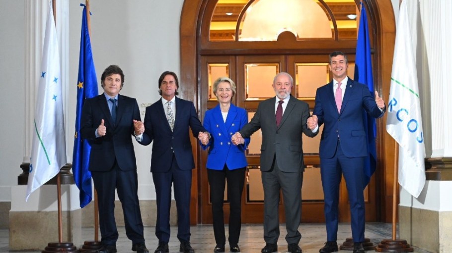 Uruguayan President Luis Lacalle Pou, European Commission President Ursula von der Leyen, Argentinian President Javier Milei, Brazilian President Luiz Inacio Lula da Silva, Paraguayan President Santiago Pena at the Mercosur Summit.