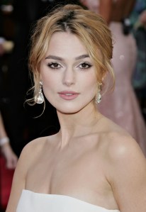 LOS ANGELES, CA - JANUARY 16:  Actress Keira Knightley  arrives to the 63rd Annual Golden Globe Awards at the Beverly Hilton on January 16, 2006 in Beverly Hills, California.  (Photo by Kevin Winter/Getty Images)