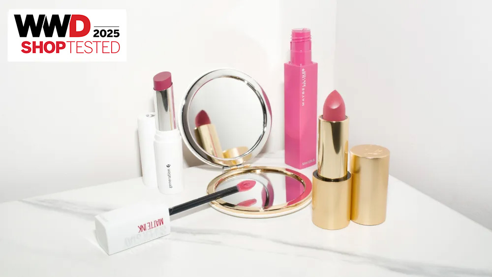 hot pink lipstick 