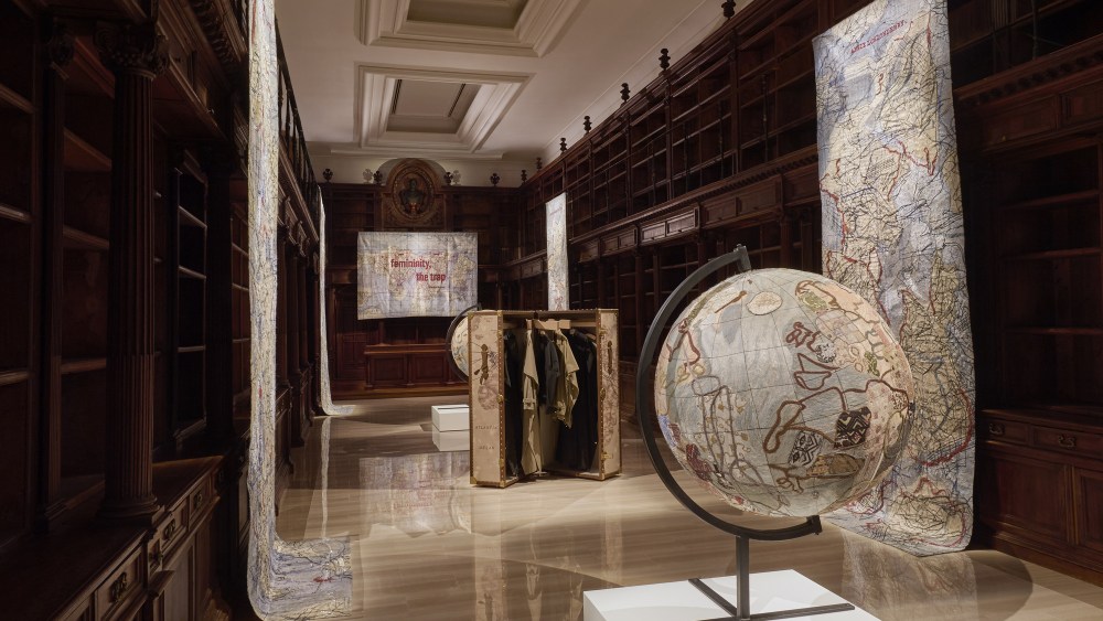 "En Route" exhibition