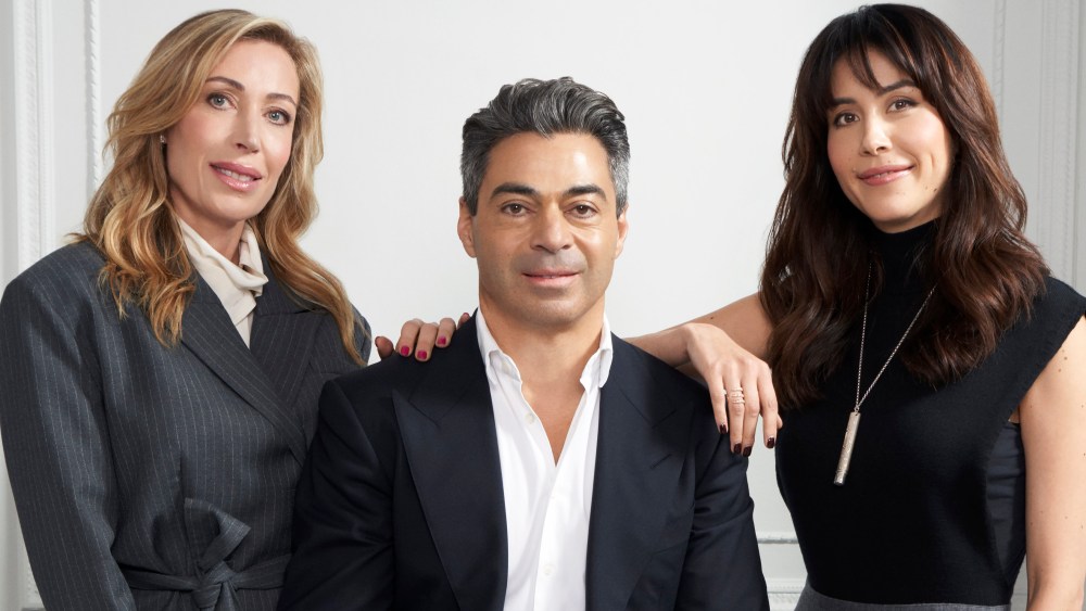 111SKIN co-founders Eva and Dr. Yannis Alexandrides, next to CEO Vanessa Goddevrind