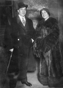 Muratore & Cavalieri, circa  1910 - 1915. Shows French actor and opera singer Lucien Muratore (1876-1954) and his wife Italian opera singer Lina Cavalieri (1874-1944). Creator: Bain News Service. (Photo by Heritage Art/Heritage Images via Getty Images)