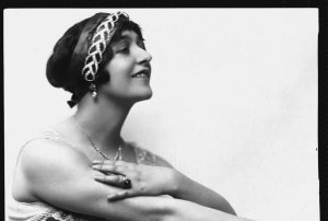 (Original Caption) Lina Cavalieri. (Photo by © Hulton-Deutsch Collection/CORBIS/Corbis via Getty Images)