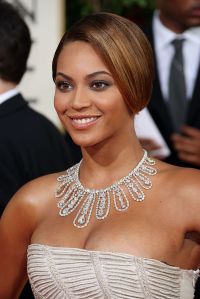 BEVERLY HILTON, CA - JANUARY 11:  Singer Beyonce arrives at the 66th Annual Golden Globe Awards held at the Beverly Hilton Hotel on January 11, 2009 in Beverly Hills, California.  (Photo by Frazer Harrison/Getty Images)