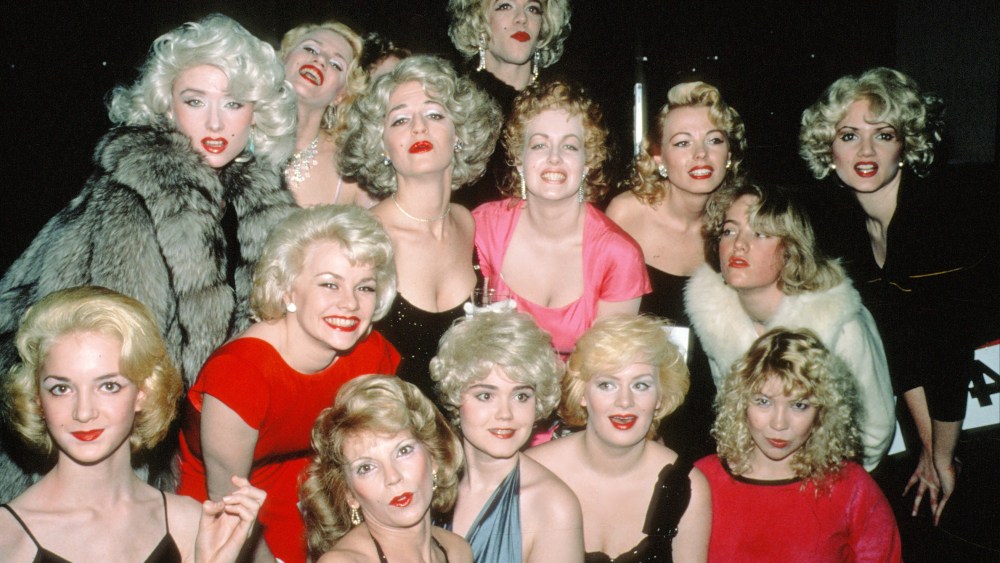 Marilyn Monroe Impersonators during a lookalike contest during circa 1982 in New York. (Photo by Sonia Moskowitz/Images/Getty Images)