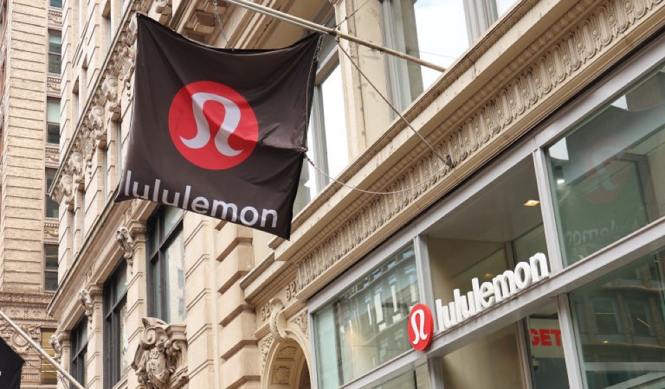 Fashion retailers provided holiday 2024 sales updates, but investors weren't impressed as they ponder a sales slowdown in 2025.