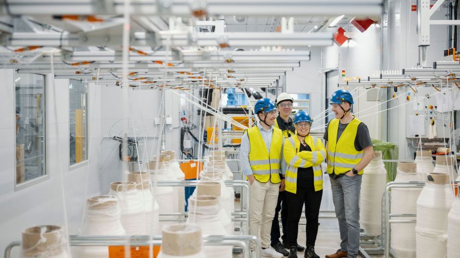 At the Woodspin factory, a joint venture with Brazilian pulp producer Suzano, Spinnova implementing its technology on an industrial scale with the help of Siemens.
