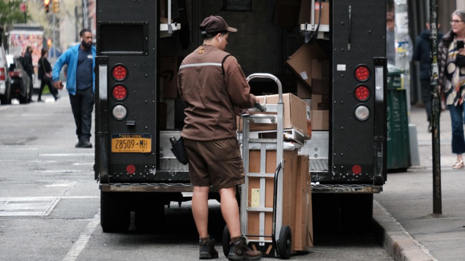 UPS plans 50 percent cut in Amazon volume, while Hapag-Lloyd sees Q4 earnings gains, but geopolitics could mean challenges are ahead.