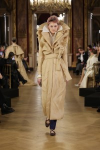 Viktor & Rolf Spring 2025 Couture